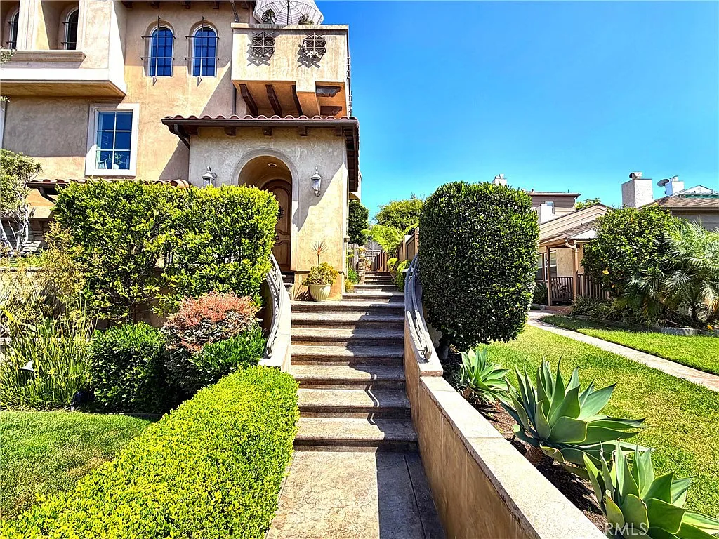 3 bed, 2.5 bath, 1600 sqft, $5,995 — Photo 3