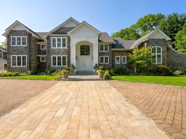 2136 Deerfield Rd, Sag Harbor, NY 11963