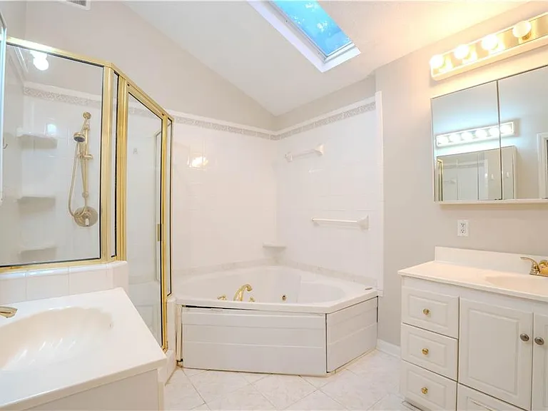 1053 Vista Trl NE — Photo 12