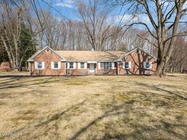 16 Woodcrest Drive, Schenectady, NY 12302
