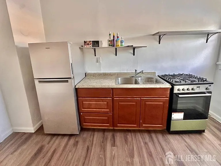 121 Kossuth St #2 — Photo 3