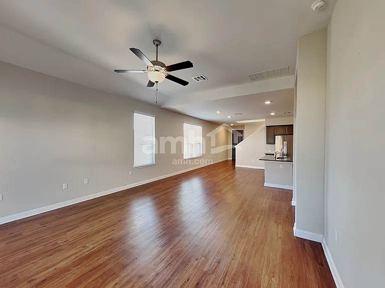 8010 Dampton Ln — Photo 4