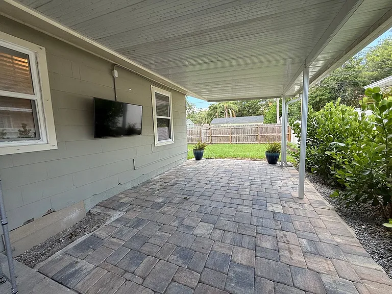 3833 Iris St N — Photo 23