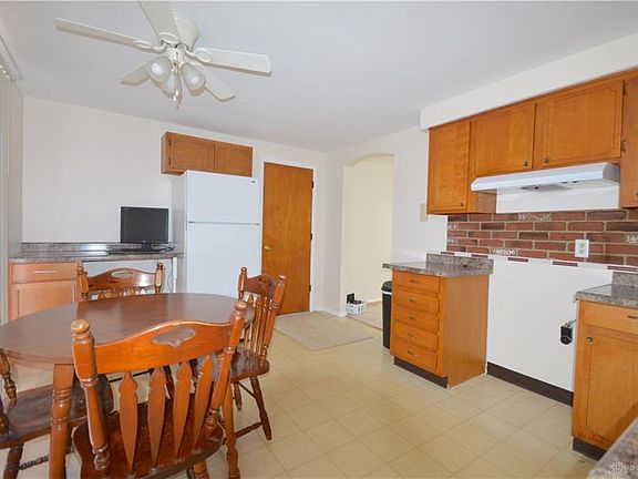 4th image of 209 Deerfield Dr