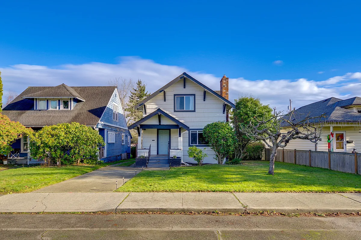 Building Photo - 2017 Oakes Ave