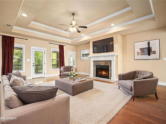 3rd image of 10069 Highfield Way