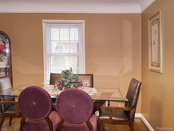 4th image of 3654 Brewster St