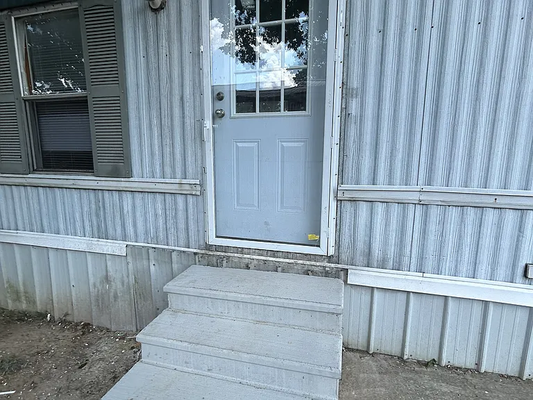 210 Tyler St — Photo 2