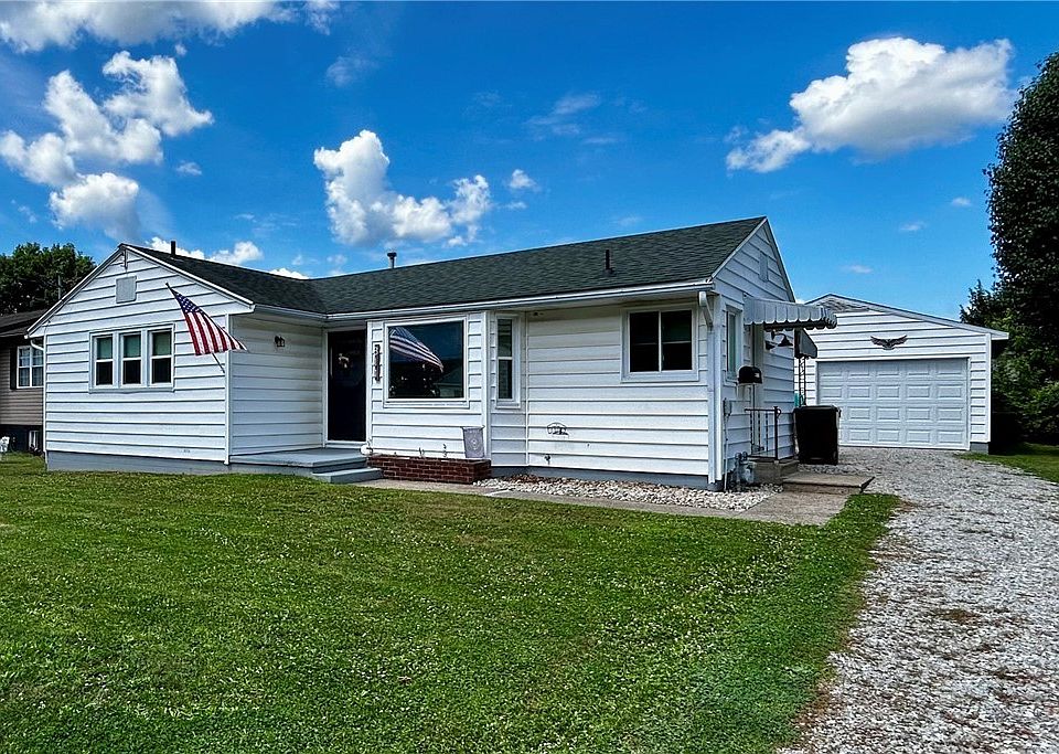 1st image of 811 Leonard Ave