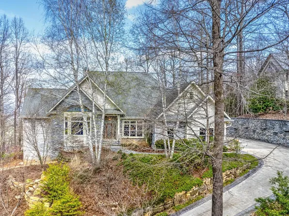 121 Tarnhill Dr, Flat Rock, NC 28731