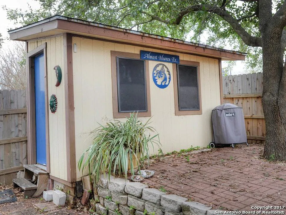 9027 Mountain Field Dr — Photo 2