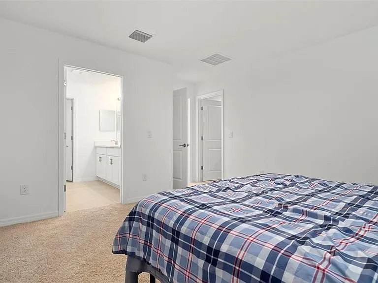 6305 Springmont Loop — Photo 16
