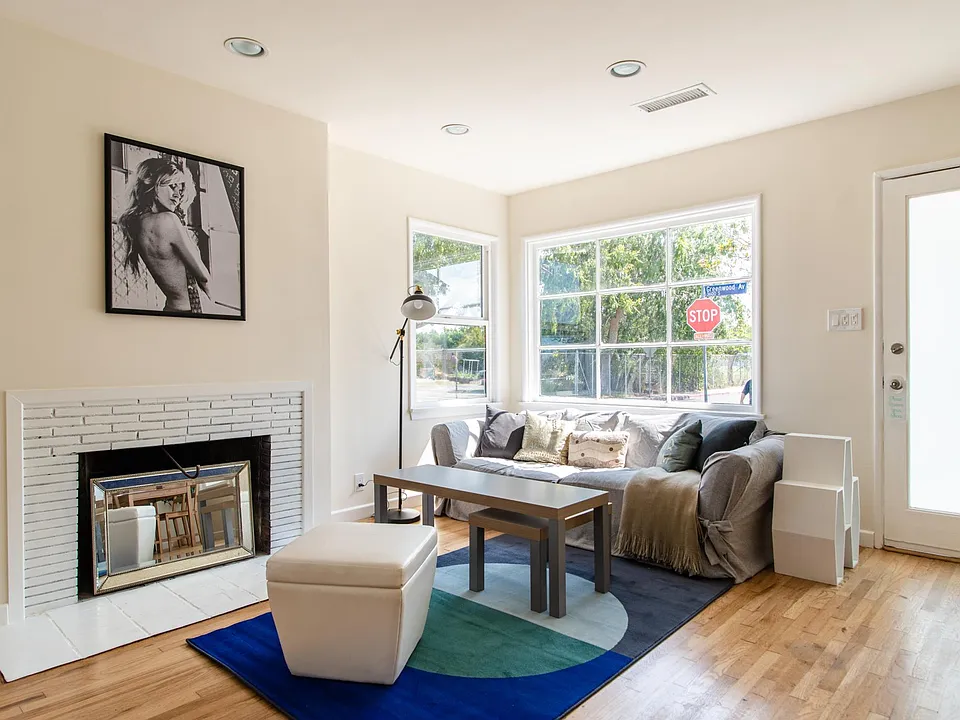 3644 Greenwood Ave