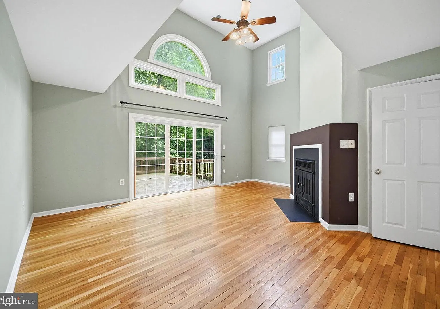 Beautiful & Spacious 5 BR/2.5 Bath home — Photo 3