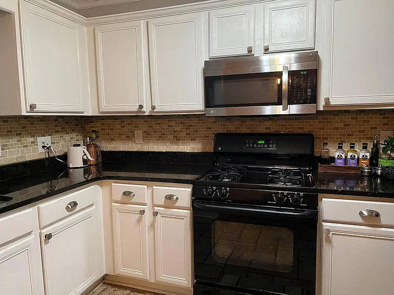 74 Mount Vernon Cir — Photo 2