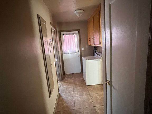 3rd image of 27 Lois Ave #27