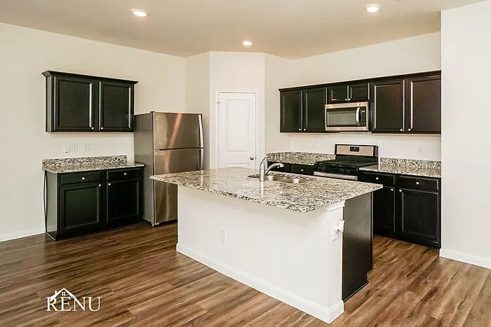 4 bed, 2.5 bath, 2121 sqft, $1,800 — Photo 3