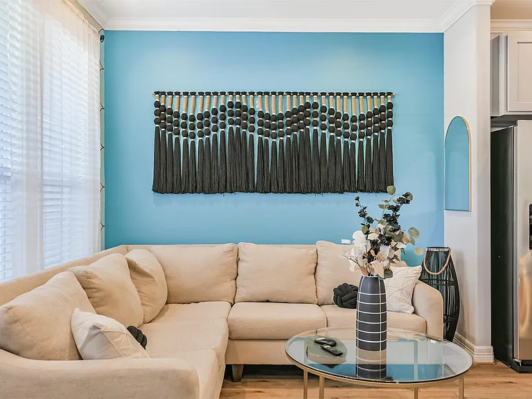 1010 Melneeka Ln — Photo 16