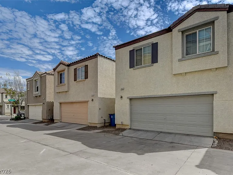 7408 Dashing Ct — Photo 2