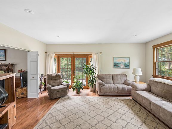 4th image of 6 Turtle Pond Rd