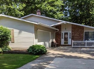 9465 Basswood Dr, Olmsted Falls, OH 44138