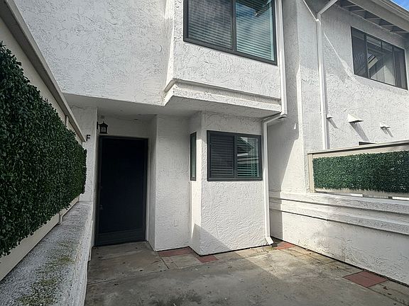 2nd image of 540 Via De La Valle Unit F