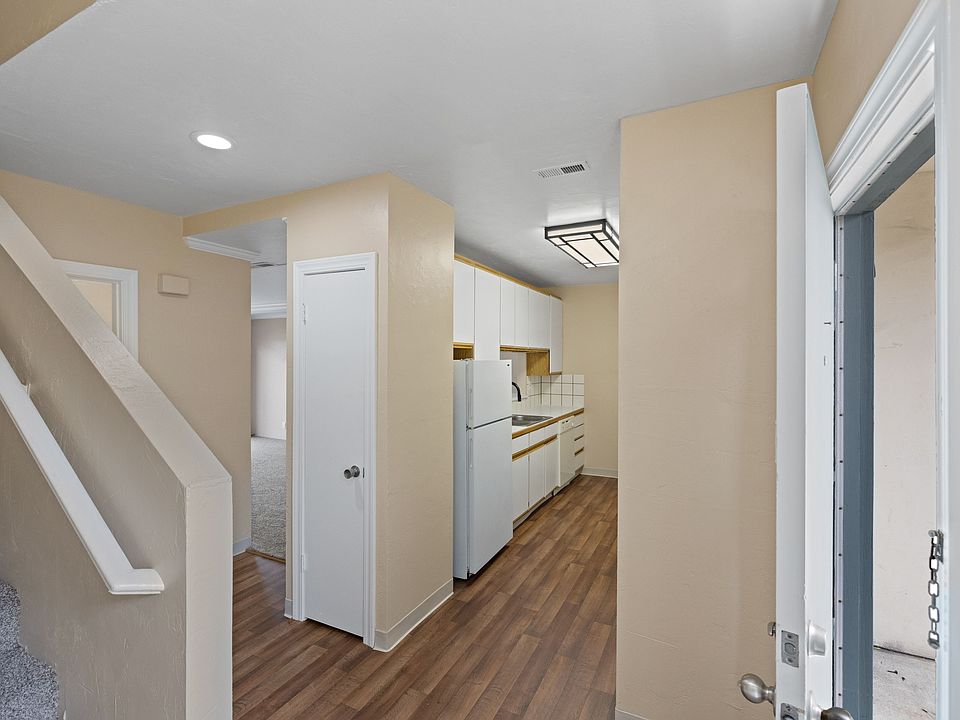 1st image of 3127 Crescent Ave #E2