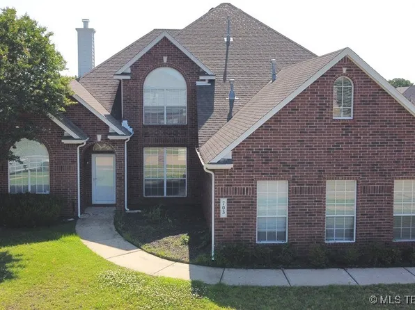 703 N Butternut Ct, Broken Arrow, OK 74012