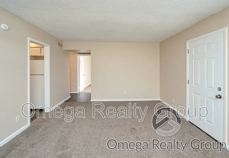 Camelot Apartments — Photo 47