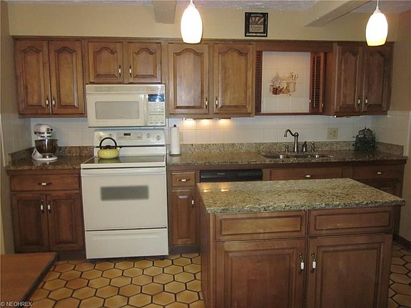 4th image of 6414 Huntington Dr