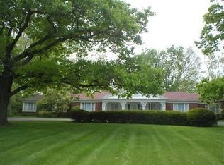 1805 Far Hills Ave, Oakwood, OH 45419