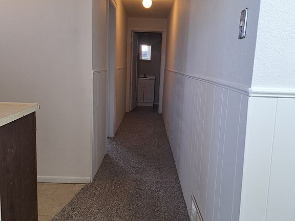 3rd image of 402 1/2 Broadwater Ave