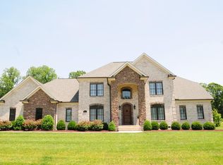 7602 Ribier Dr, Kernersville, NC 27284