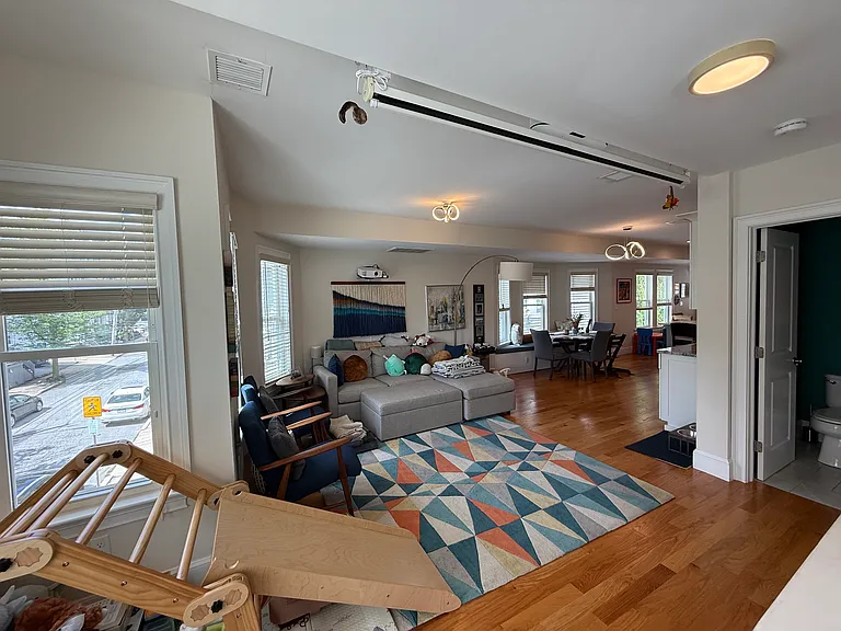 24 Shapley Ave #2 — Photo 11