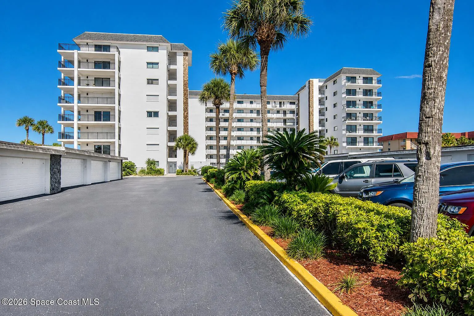 1 bed, 1.0 bath, 881 sqft, $2,350 — Photo 1