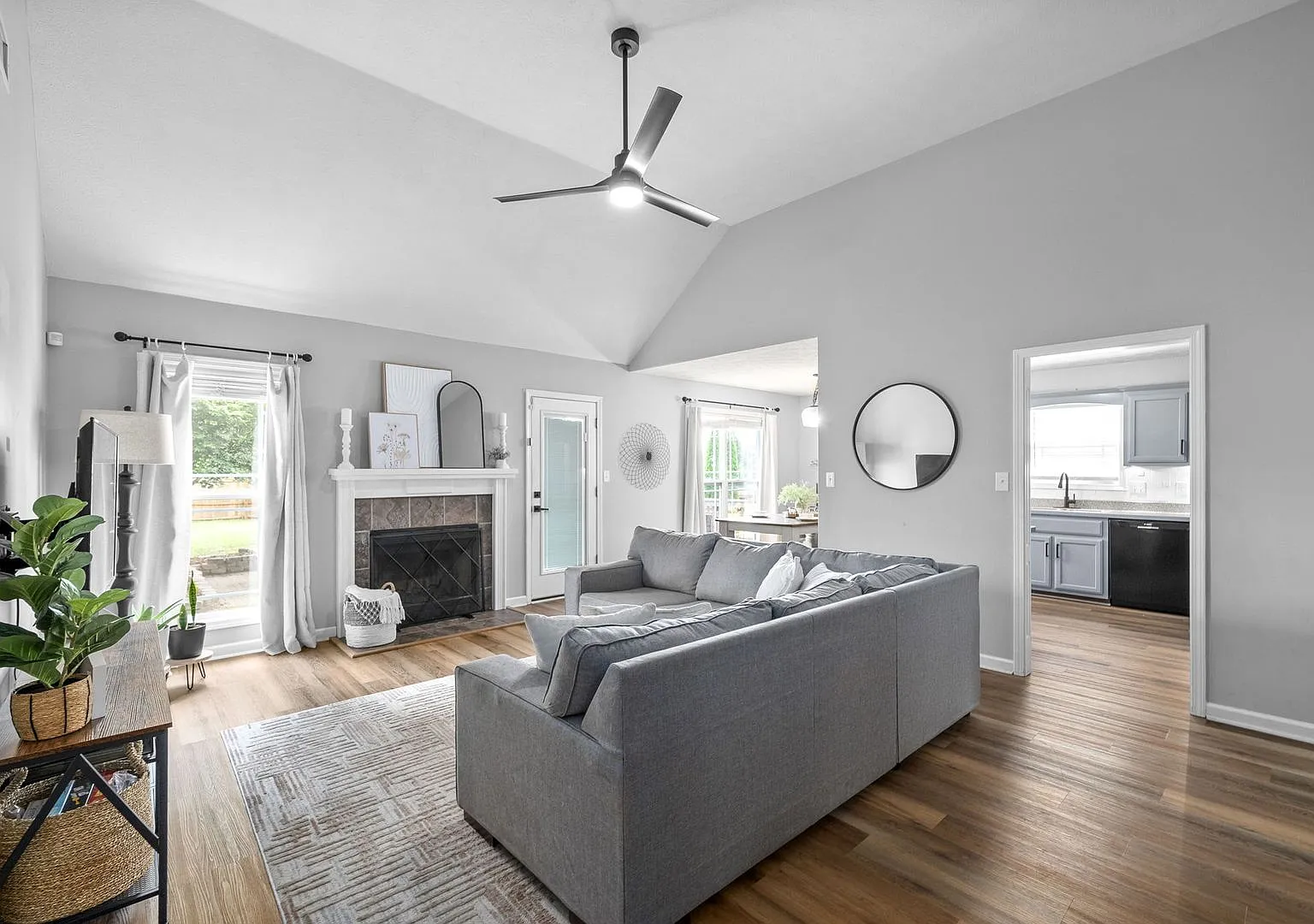 Gorgeous 3 Bedroom 2.5 Bath Pet Friendly Home For Rent — Photo 1