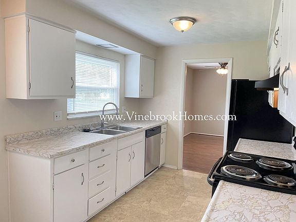 4th image of 724 Bradfield Dr