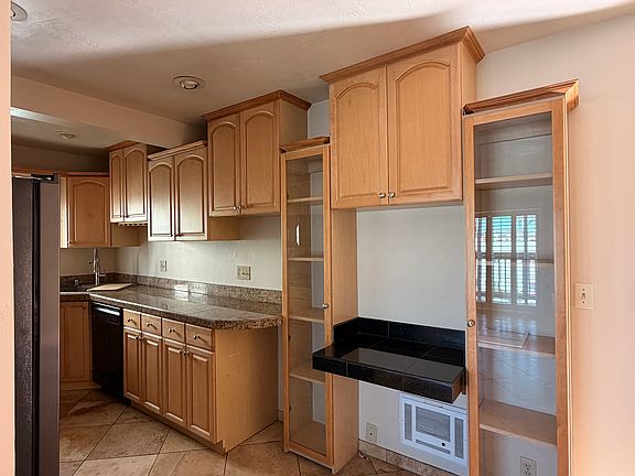 4th image of 2319 Curlew St Unit 3