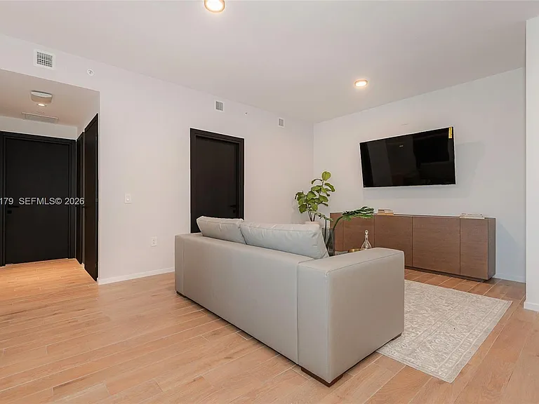 398 NE 5th St #4417 — Photo 8
