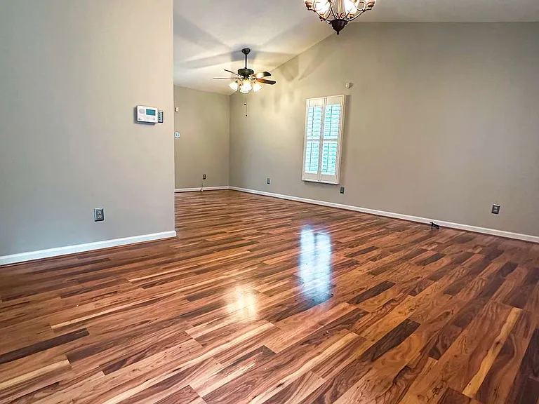 203 Polly Dr — Photo 5