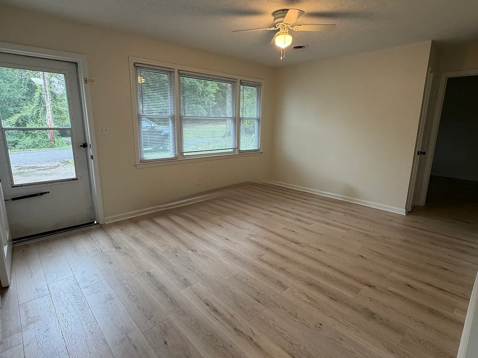 2 bed, 725 sqft, $1,275 — Photo 3