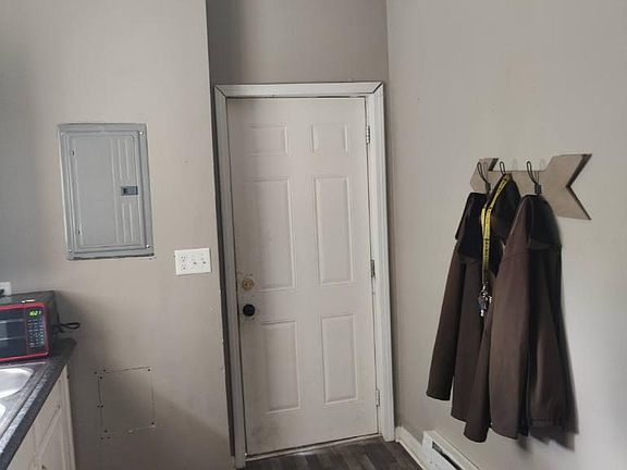 3rd image of 1302 S Belmont Ave APT 3