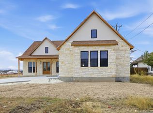 348 Valley Oak, Bandera, TX 78003