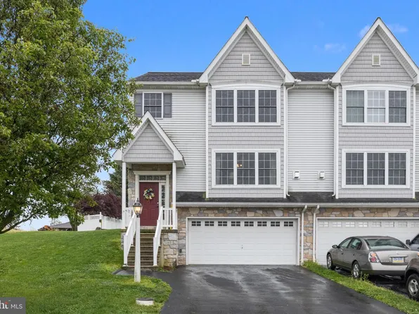 560 Nantucket Dr, Red Lion, PA 17356