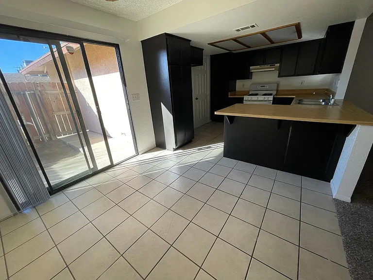 20292 Thunderbird Rd — Photo 20