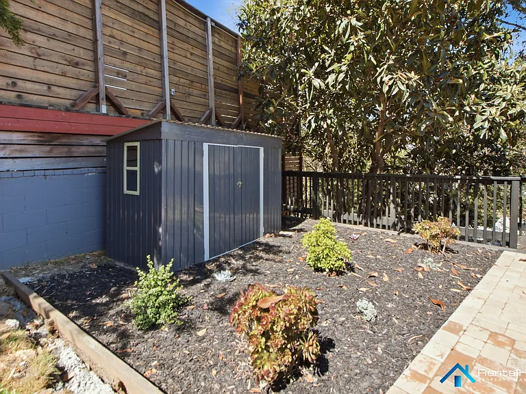 2433 Hines Dr — Photo 21