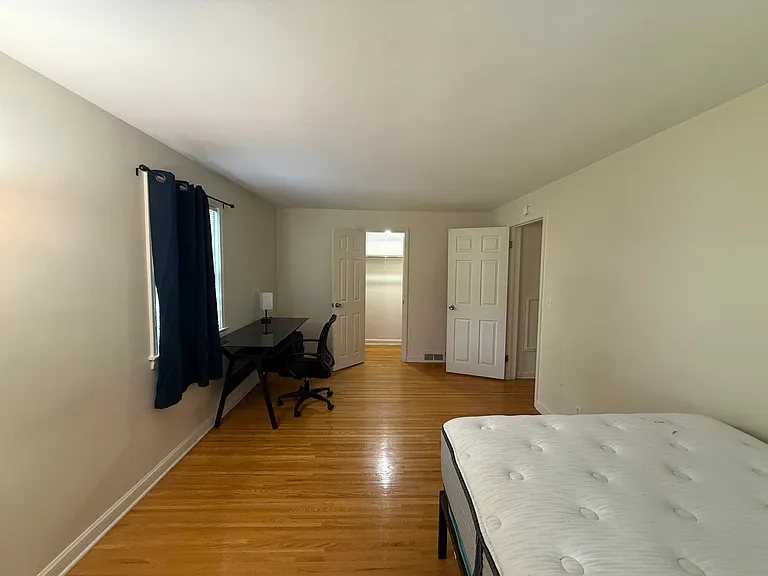 10 Stanford Rd — Photo 10