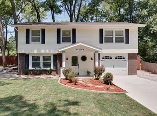 719 Montbrook Dr, O'Fallon, MO 63366