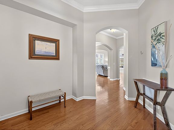 3rd image of 6117 Leesburg Ln