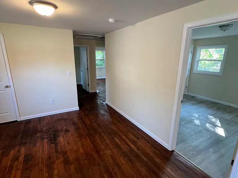 105 Lancaster Ct — Photo 7